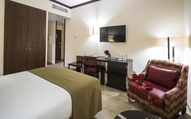 Quarto do Polly Hotel Saurimo com zona de estar, Saurimo, Angola